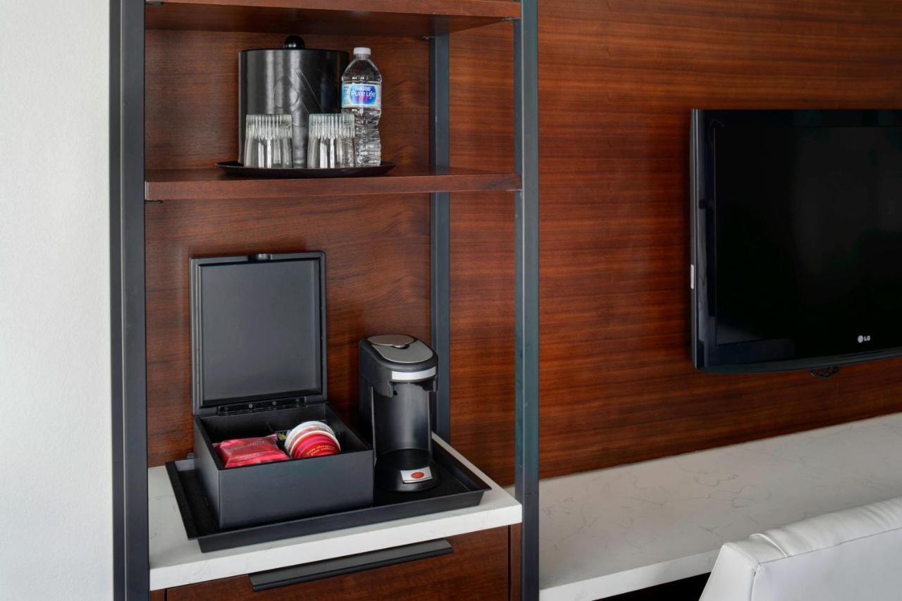 Marriott East At Place Hotel 3*