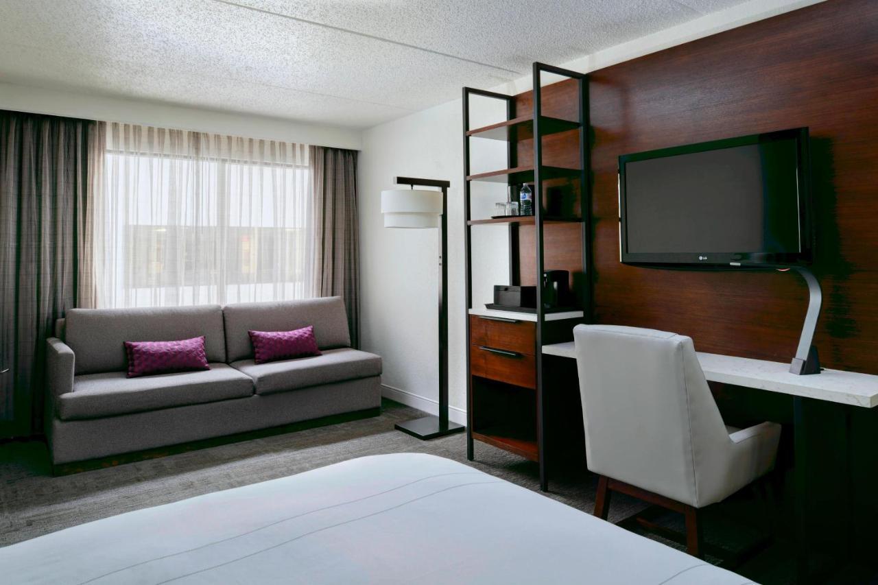 Marriott East At Place Hotel