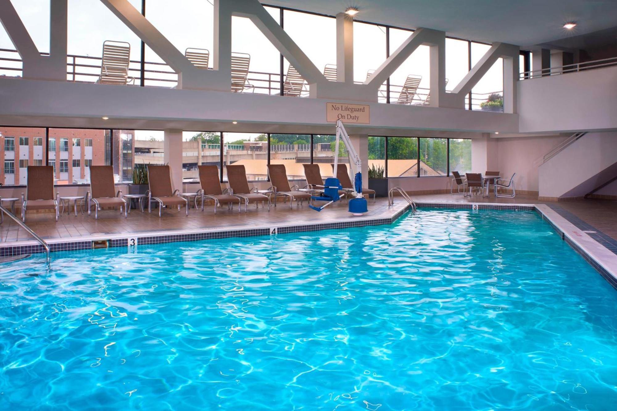 Hotel Marriott East At Place 3*