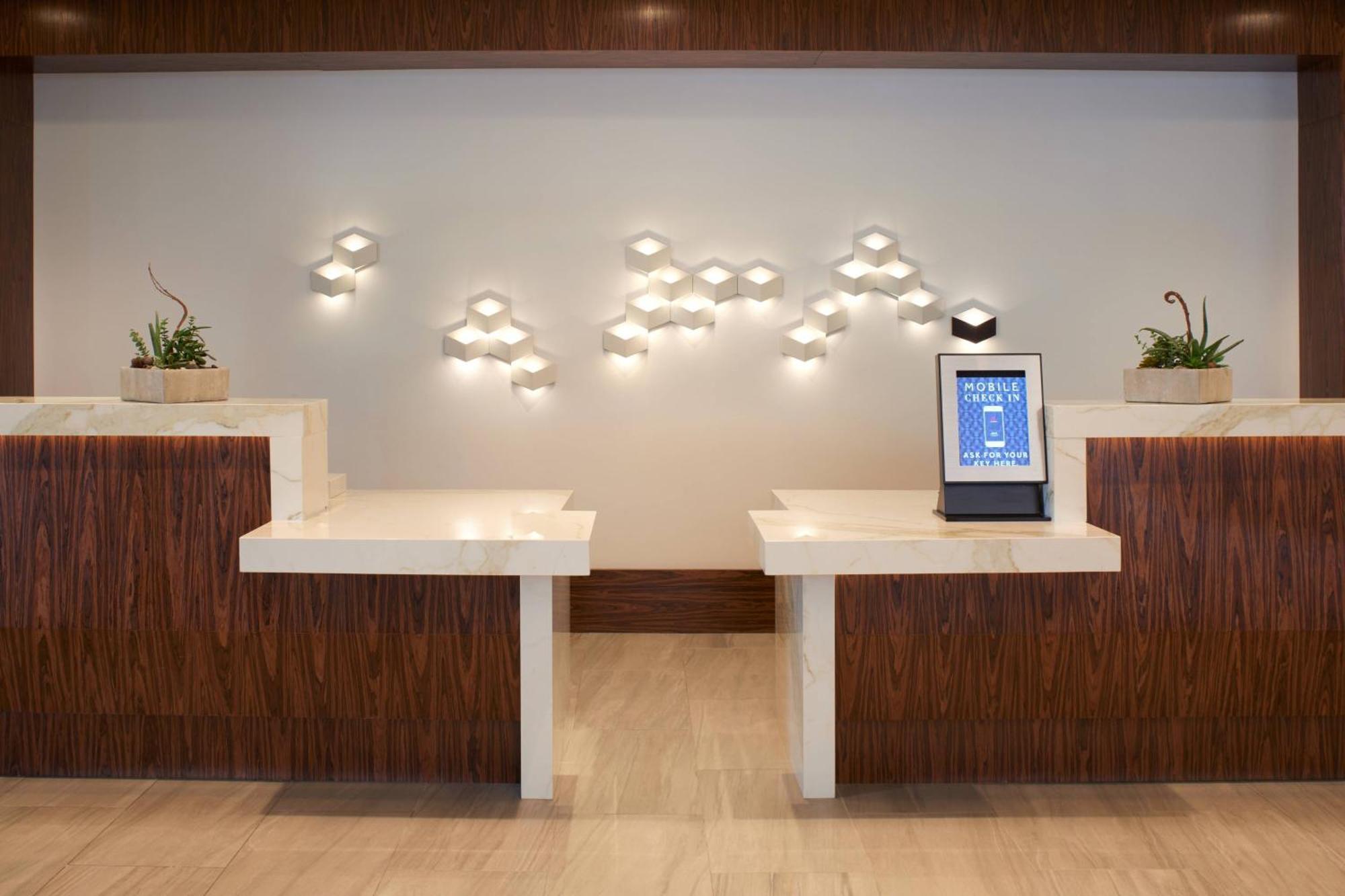 Marriott East At Place 3*