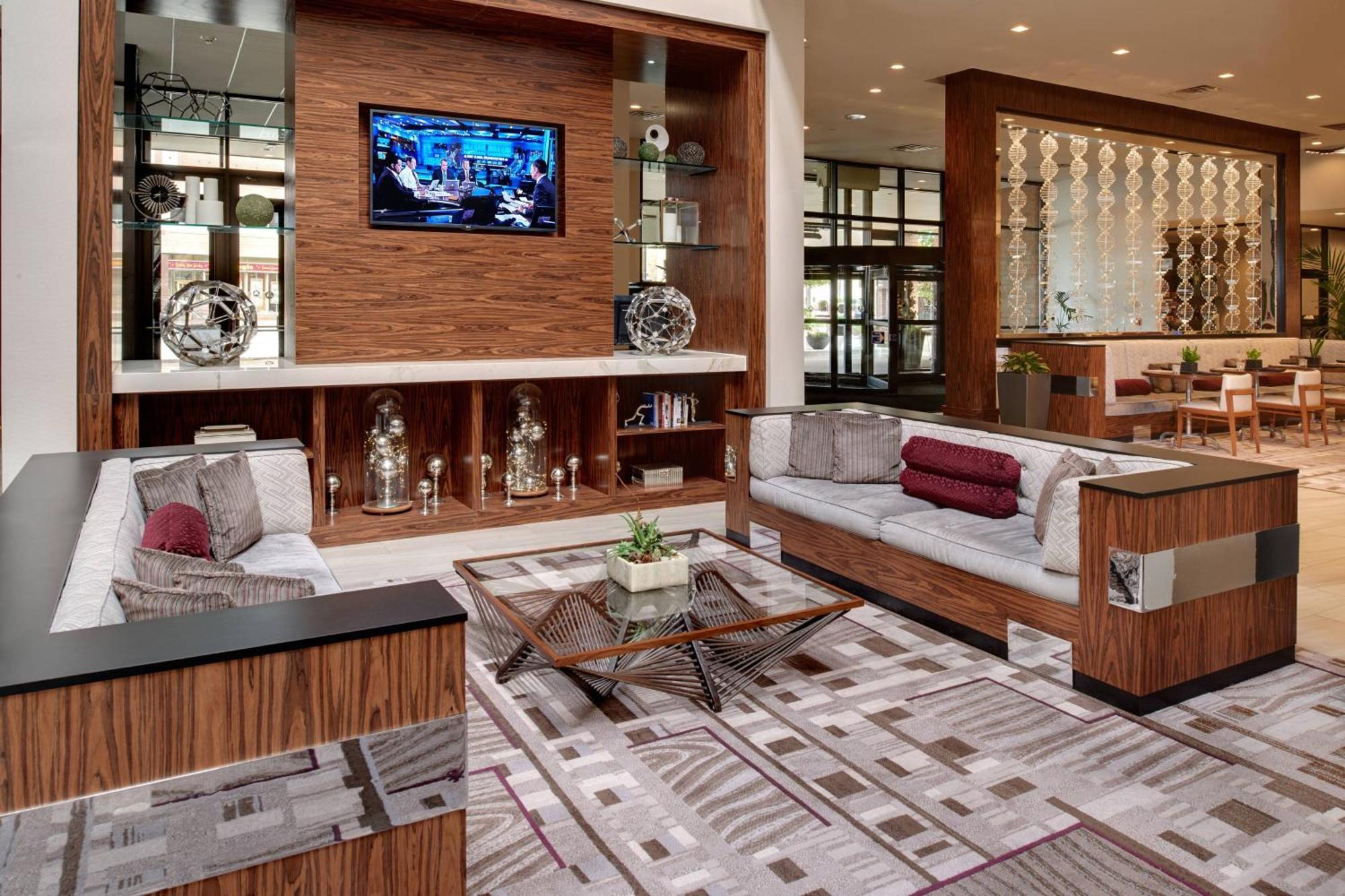 Hotel Marriott East At Place 3*