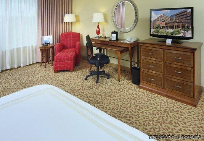 Marriott East At Place Hotel 3*