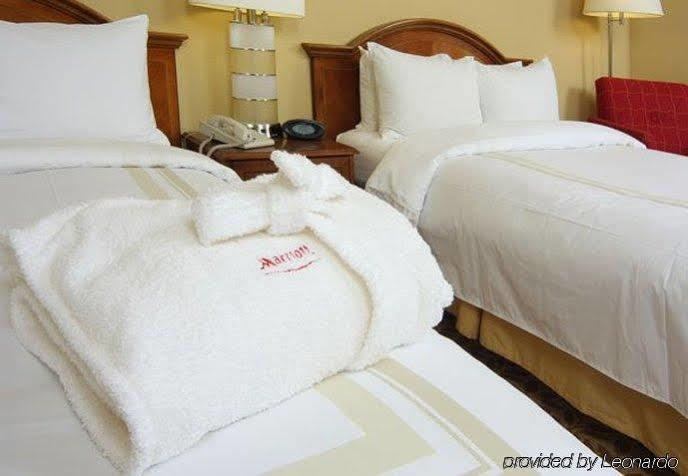Marriott East At Place Hotel 3*
