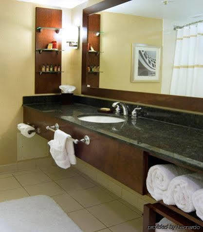 Marriott East At Place Hotel 3*