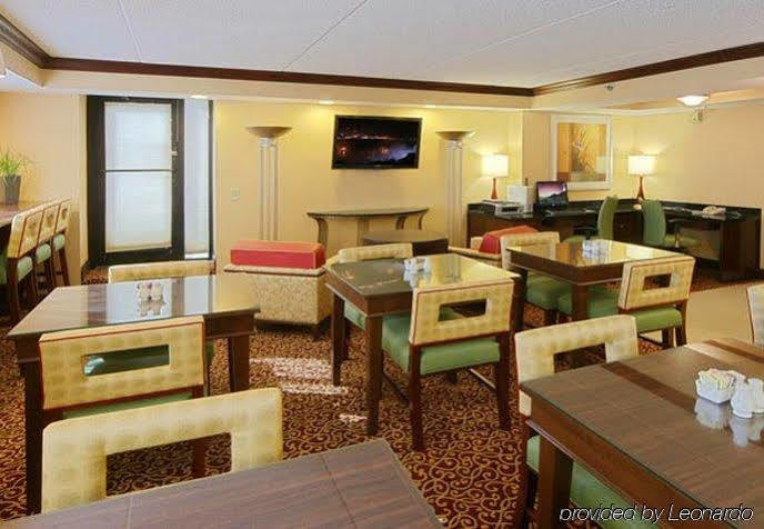 Marriott East At Place Hotel